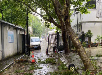 臺風(fēng)過后的地面清潔方案！